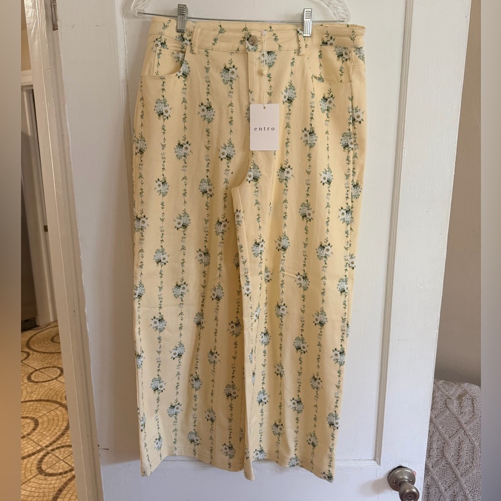 entro Wide Leg Floral Pants in Pale Yellow